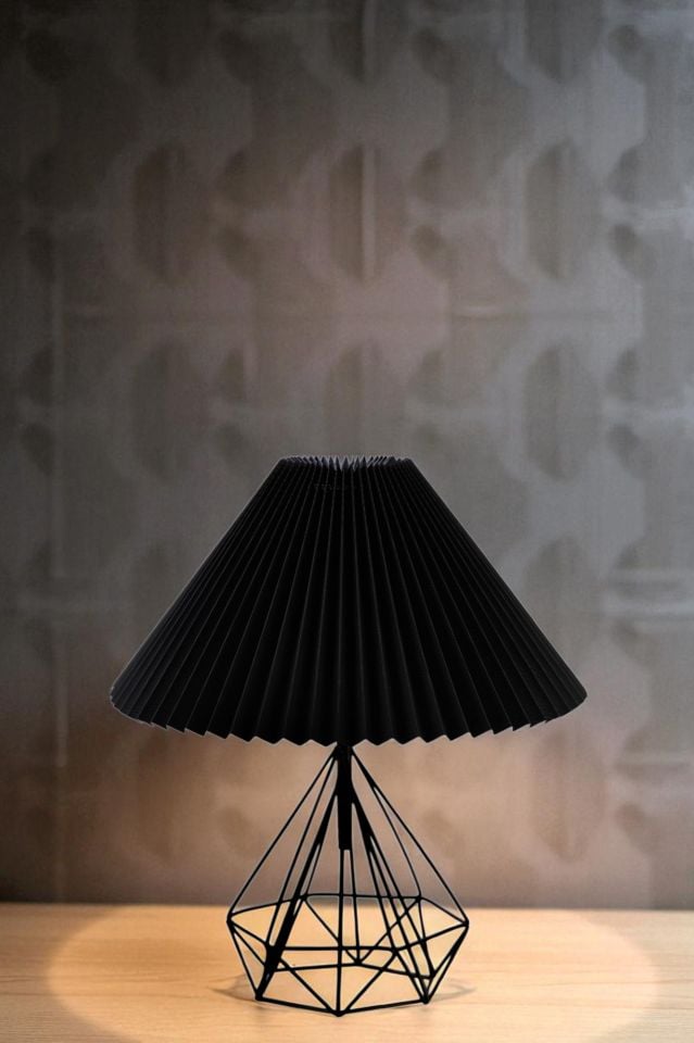 PRAMİT SİYAH PİLELİ SİYAH MASA LAMBASI