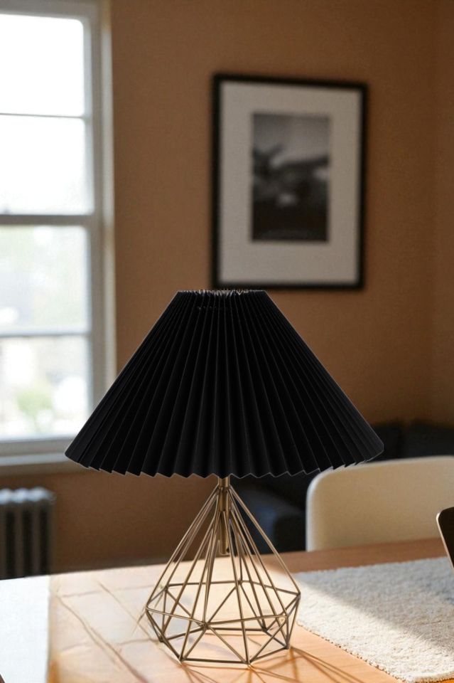 PRAMİT ESKİTME PİLELİ SİYAH MASA LAMBASI